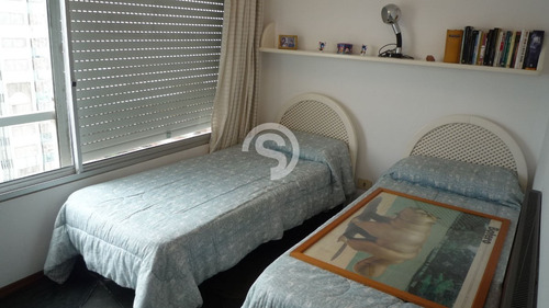 Apartamento En Peninsula, 2 Dormitorios *- Ref: 3394
