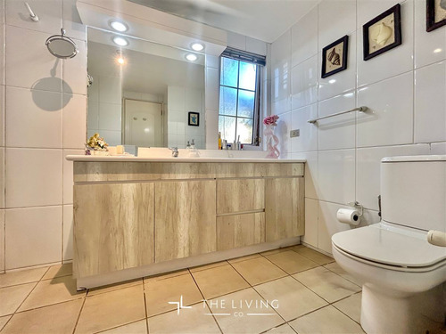 Casa En Arriendo De 5 Dorm. En Lo Barnechea
