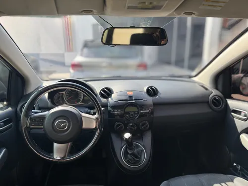 Mazda 2 .