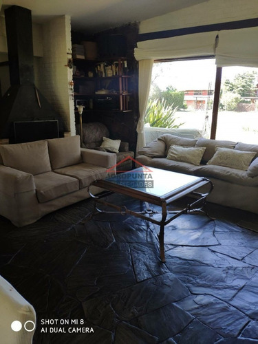 Casa En Pinares, 4 Dormitorios *- Ref: 3284