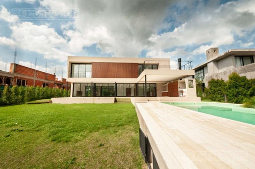 Imagen 3 de 27 de Casa A Estrenar Sobre El Lago - Lagos Del Golf