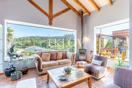 Casa Con Quincho Y Cabaña En Mantagua, 2.528m² De Terreno