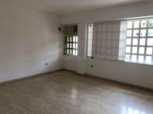 Casa En Venta, Ubicada En La Urbanizacion El Cafetal Mls #23-5370