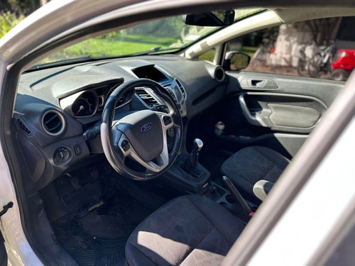 Imagen 8 de 15 de Ford Fiesta 1.6 Titanium