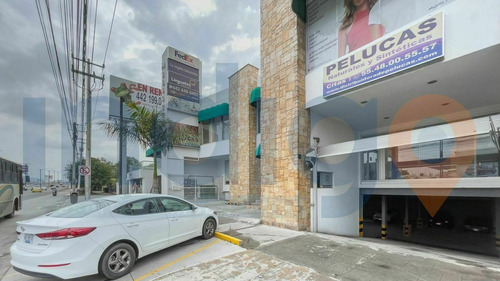 Local En Renta En P.b. En Plaza Comercial En Paseo Constituy