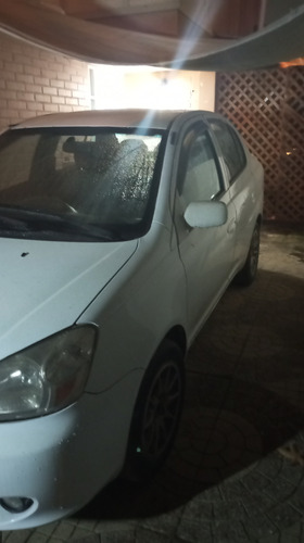Toyota Yaris 2004, 370170 Km. Con Detalles Por El Año