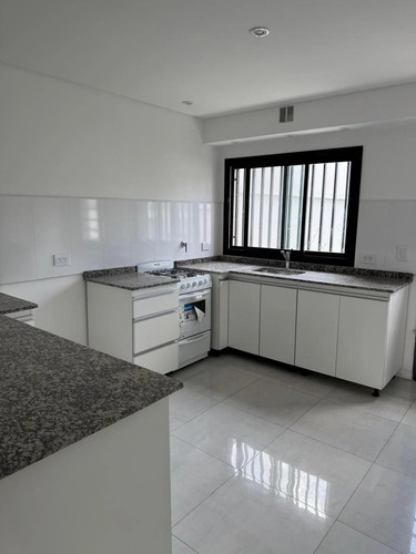 Ph En Venta - 2 Dormitorios 2 Baños - Cochera - 160mts2 - Rafael Calzada