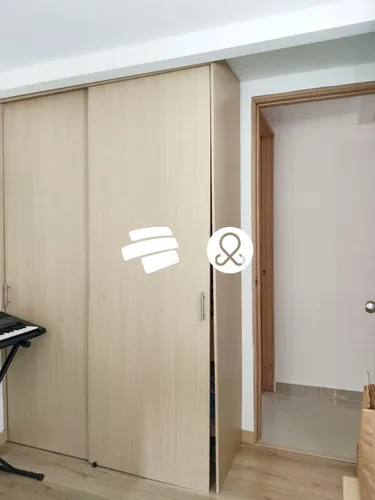 Apartamento Con Parqueadero Privado Y Cuarto Útil.
