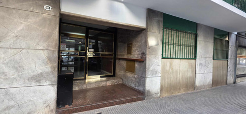 3 Ambientes Al Frente A Metros De Acoyte Y Rivadavia