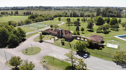 Llote En Venta En Barrio Santa Elena Pilar Del Este, Interno Con Fondo Verde