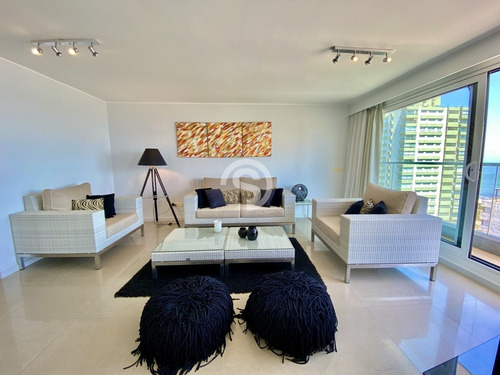 Apartamento En Mansa - Punta Del Este- Ref: 4566