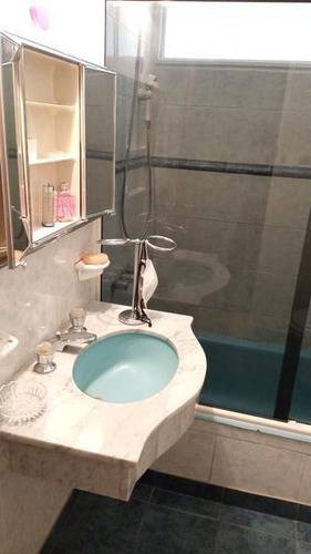 Luminoso Semipiso De 5 Ambientes Con Balcón Y Vista Abierta En Venta - Barrio Norte