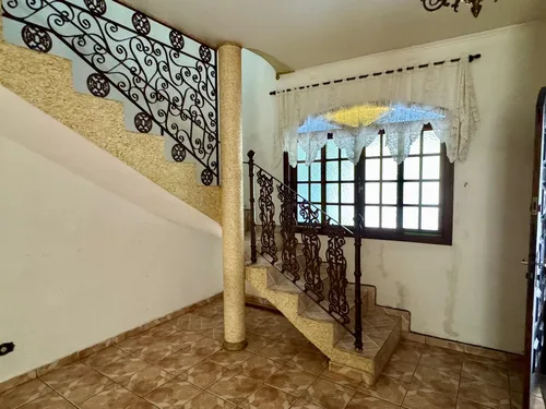 Casa No Centro De Itapevi, Próxima A Estação De Trem, Terminal De Ônibus, Escola E Hospitais