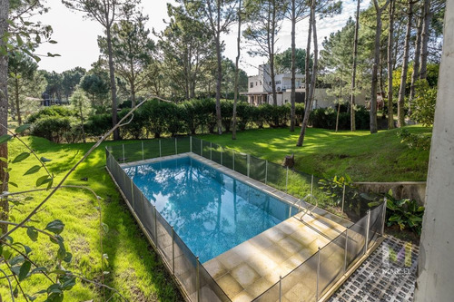 Imagen 29 de 30 de Casa En Venta - 7 Ambientes - Pinamar - La Herradura