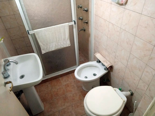 Departamento En Venta 2 Ambientes - Zona Centro, Contrafrente Con Patio