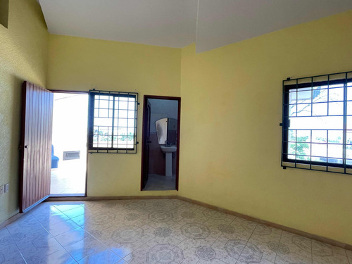 Casa De Dos Niveles En Venta En El Fracc. Virginia En Boca Del Río, Veracruzubicada En Uno De Los Fraccionamientos De Mayor Plusvalía En El Puerto De Veracruz, A 50m De La Ave. Juan Pablo Ii