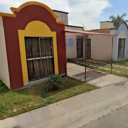 Venta De Casa En Cto. Toronjil, Hacienda Los Fresnos, Jalisco. Jtc052