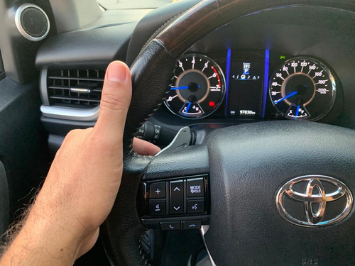 Toyota Hilux SW4 SRV 4x2 2.7 Flex 16V Aut. (7 lugares)