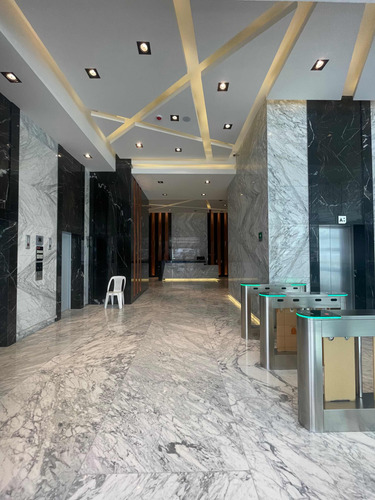 Pedregal Edificio Nuevo 15 Pisos Semiterminado Junto Artz