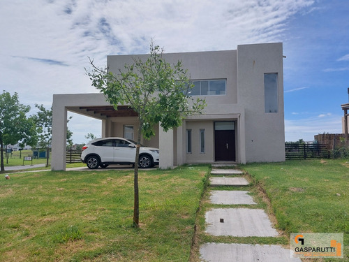 Casa En Venta En El Cantón Golf A Estrenar! 5 Ambientes Con Pileta!