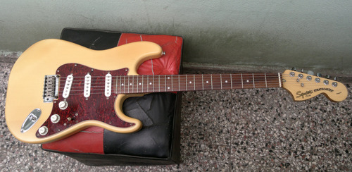 Squier Stratocaster Standard Indonesia Diestro Amarillo Palo De Rosa (Usado)