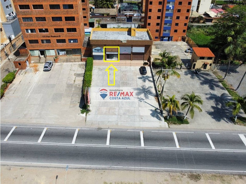 Remax Vende Local Comercial En Tucacas, A Metros Del Hotel Baywacht