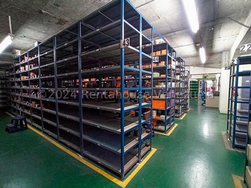 Amplio Local Comercial, Ideal Para Deposito O Centro De Despacho En Venta - Urb. Los Cortijos De Lourdes