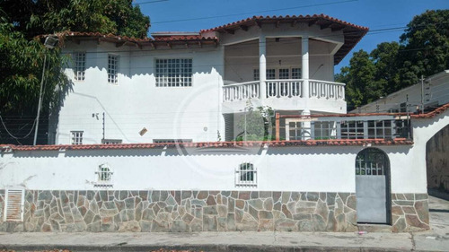 Casa En Venta En El Piñal, El Limon. 011jsc.