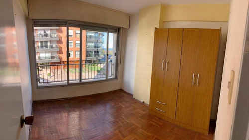 Imagen 3 de 12 de Vendo Apartamento Malvin Frente Al Mar 2 Dormitorios C/patio