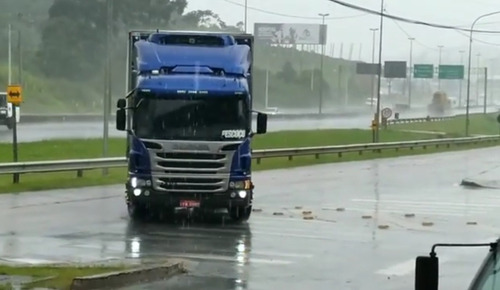 Imagem 1 de 6 de Scania P310