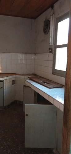 Casa Para Reciclar Con Gran Terreno Y Mucho Potencial En El Centro De Carmelo