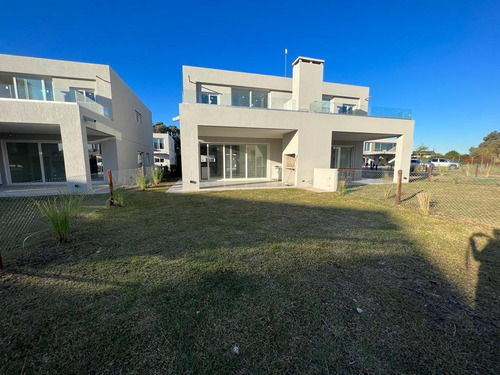 Imagen 6 de 16 de Susana Aravena Propiedades Departamento - Pilara Town Houses -