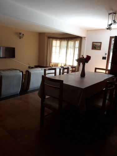 Imagen 2 de 14 de Chalet Amplio En Barrio Norte