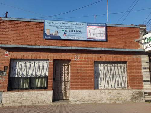 Gran Inmueble Sobre Calle Principal Para Vivir O Para Inversión En Zona Estratégica Del Barrio Para Destinos Múltiples Apto Profesional Comercial Salón Garages Viviendas Galpón Fot 2 Desarrolladores