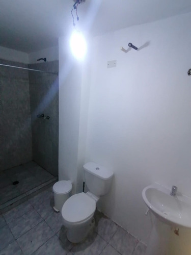 Imagen 9 de 12 de Se Vende Apartamento En Res. Pomarrosa, Paraparal (glc-1099)