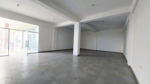 Local Para Uso Comercial O De Oficina En Alquiler En Av, Barceló De Bávaro, Punta Cana, 89m2