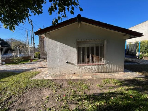 Casa En Claypole Con Hermoso Parque