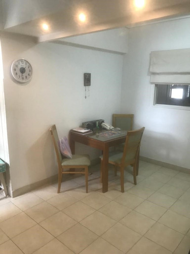 Venta 2 Ambientes Fte Plaza Alsina Avellaneda
