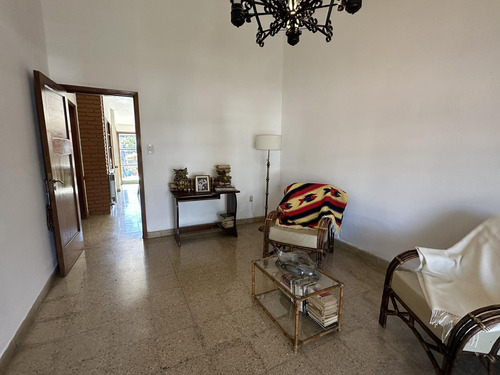 Barrio Juniors - Se Vende Casa De 2 Dorm - Patio Con Asador - Disponibilidad Inmediata