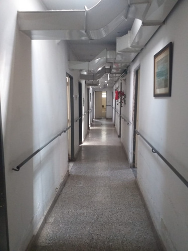 Imagen 23 de 27 de Venta En Castelar De Importante Edificacion.