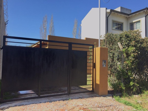 Imagen 2 de 14 de Casa En Venta - 2 Dormitorios 1 Baño - 60mts2 - Villa Elisa