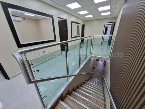 Edificio Comercial En Venta Dos Niveles Deposito Oficinas Local Comercial Totalmente Remodelado San Ignacio Estef 25-4714