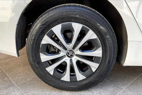 Toyota Prius 1.8 Base Cvt