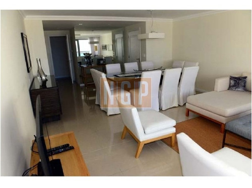 Apartamento En Brava, 3 Dormitorios -ref:15996