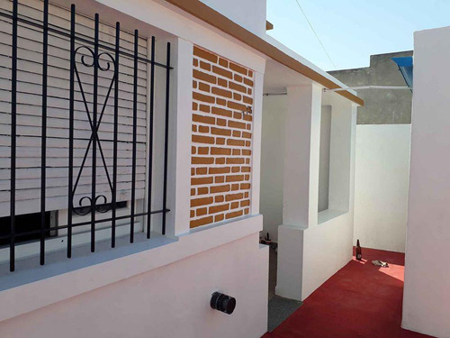 Casa En Venta - 2 Dormitorios 1 Baño - Cochera - 277mts2 - Ensenada
