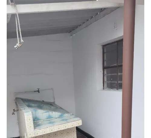 Casa Remodelada Tiene Un Cuarto Que Sirve Como Local O Habitación Con Baño Privado
