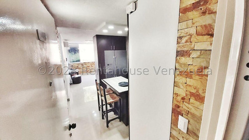 Imagen 2 de 27 de Apartamento Un Nivel Remodelado En Calle Cerrada En Venta En Los Naranjos Humboldt Caracas