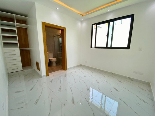 Moderna Casa Con Habitación En Planta Baja Y 2 Cocinas Con Línea Blanca Incluida De Venta En Villa María!