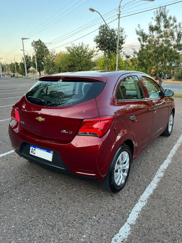 Imagen 5 de 12 de Chevrolet Onix 1.4 Lt L/17 2018