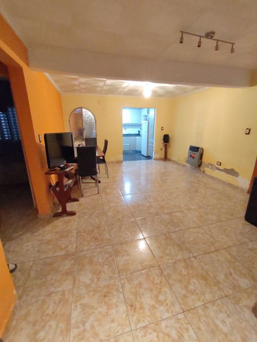 Calle 152bis Esq 521 - Casa 2 Dormitorios C/ Cochera Y Monoambiente